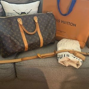 Keepall Bandoulière 50 with strap.